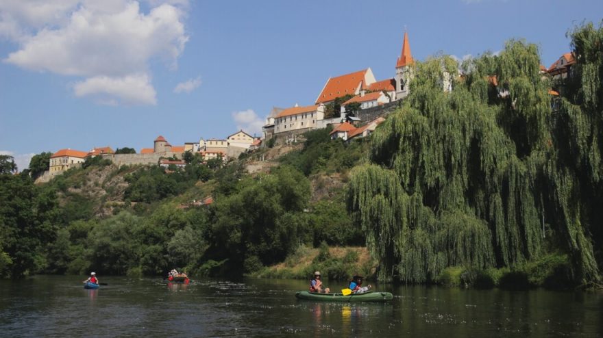 Pohled na Znojmo z kánoe stojí za to