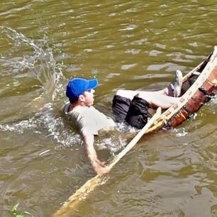 David testuje dětskou březovou ponorku