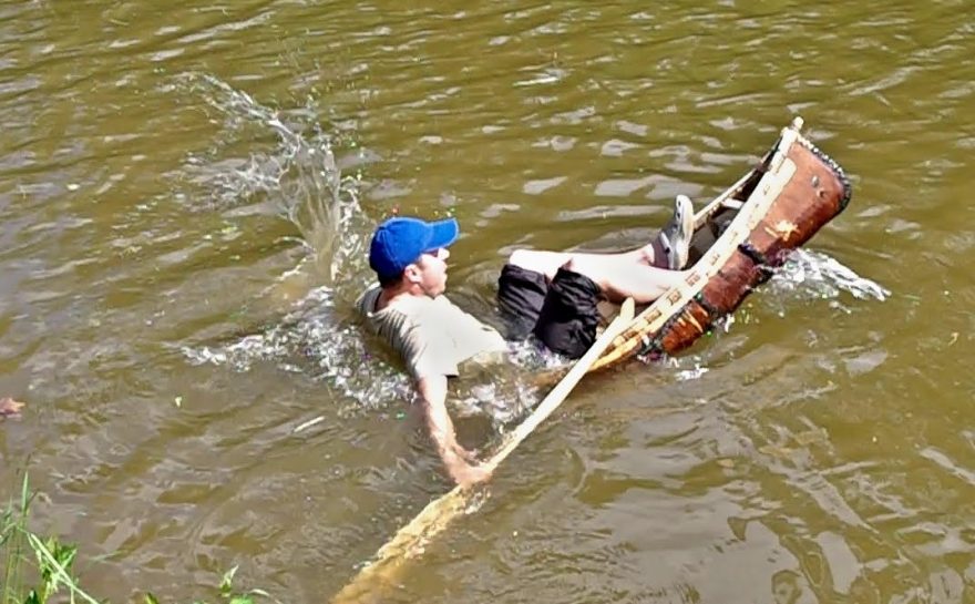 David testuje dětskou březovou ponorku