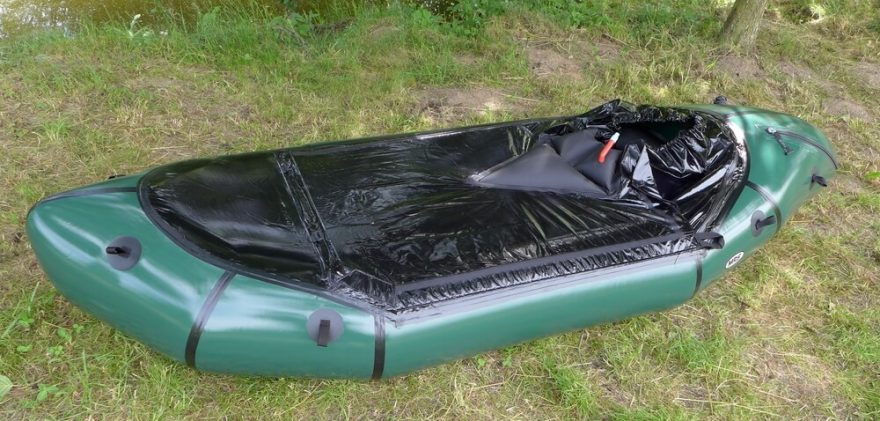 Packraft i s nasazenou špricdekou