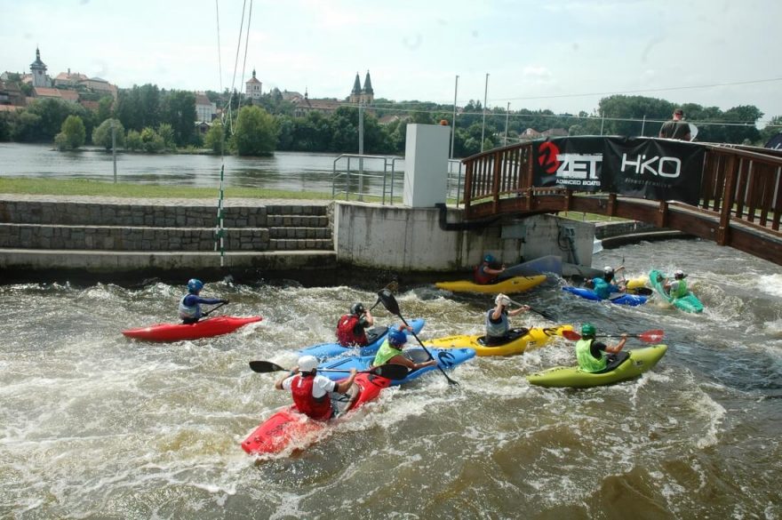 Při týmovém crossu bylo na trati pěkně husto