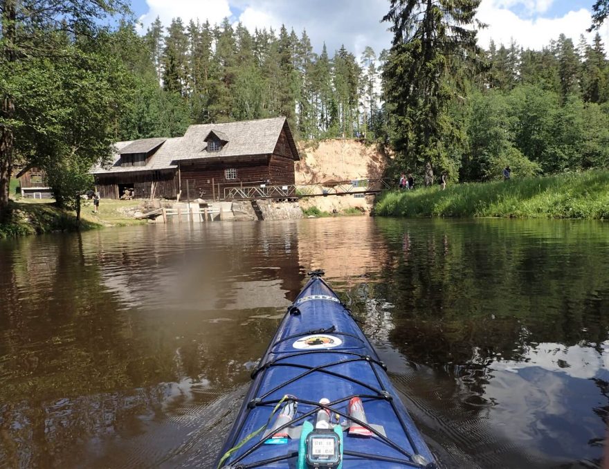 Přede mnou stupeň, který pamatujeme ještě jako jez.