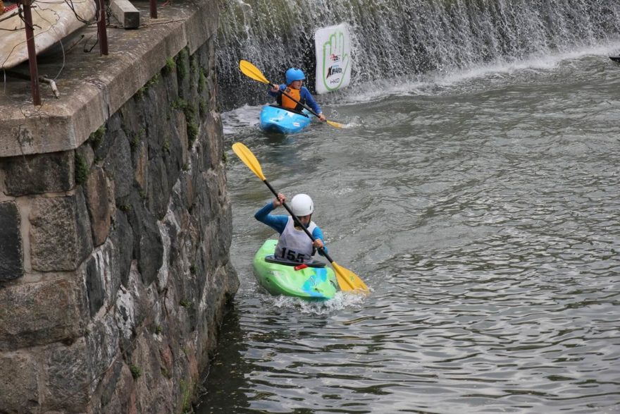 Kayakcross přes Choceňský buben