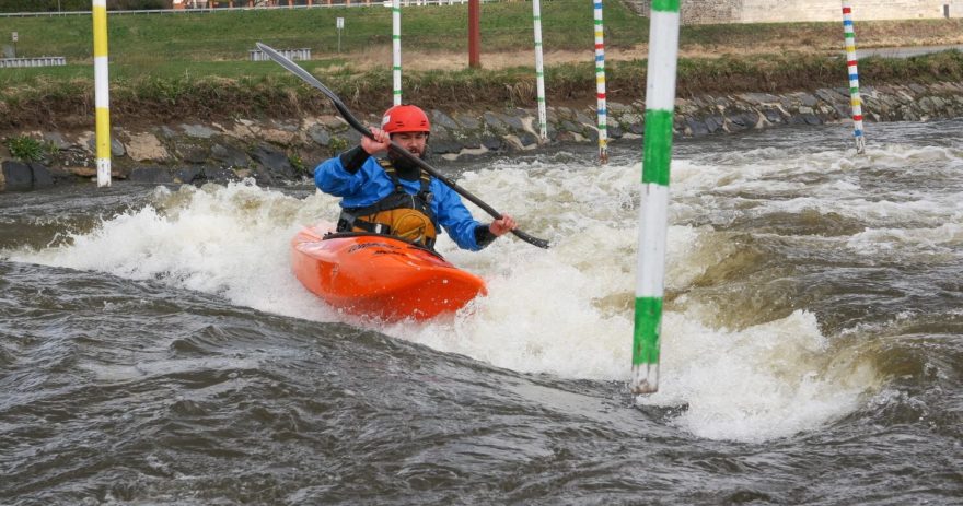 Při průjezdu válci lze velmi dobře pracovat s těžištěm.