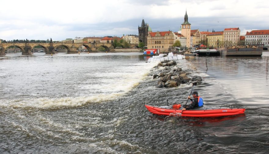 Splutí Staroměstského jezu.