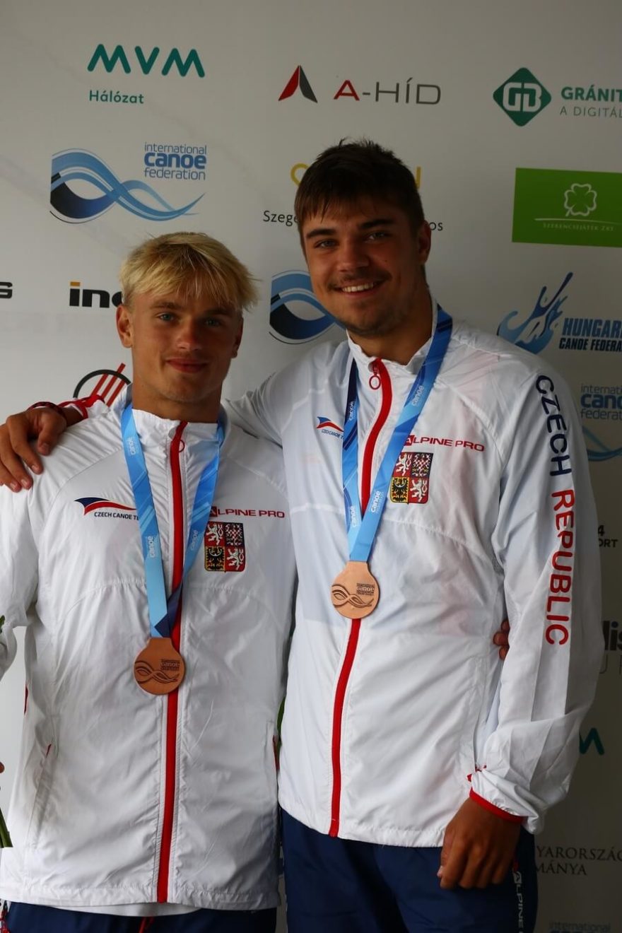 Juniorští deblkajakáři Lukáš Hrábek a Jakub Niebauer získali bronz na trati 1 000 m.