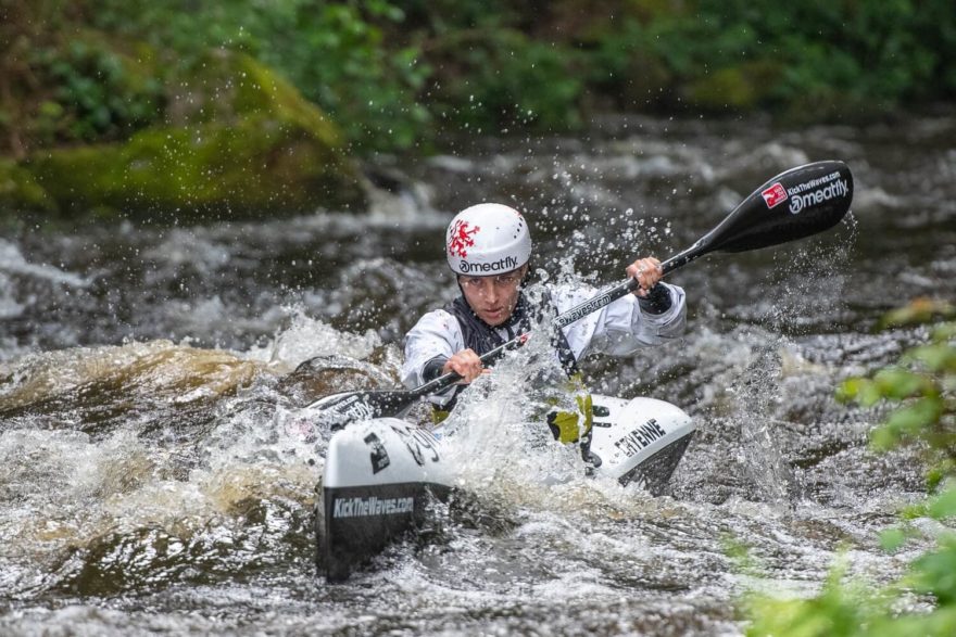 Při kajakářském sprintu na MS v Treignacu 2022.