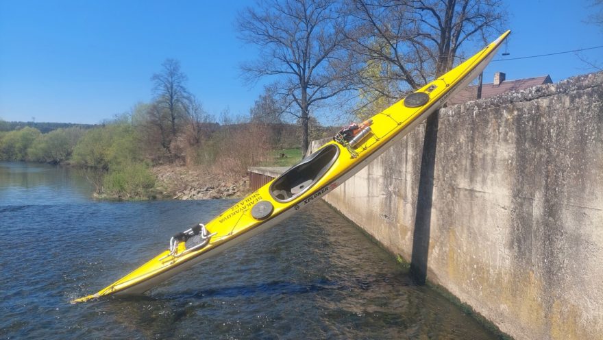 Kam ten kajakář se koukal?