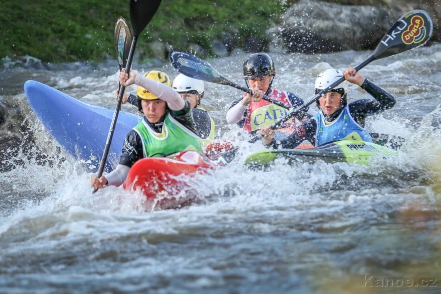 Tereza Fišerová při závodě Extreme Kayak.