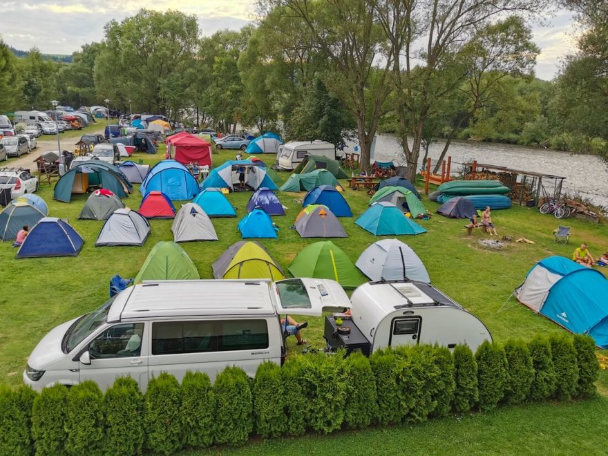 Část Resortu Pltník je vyhrazena pro stany a karavany.