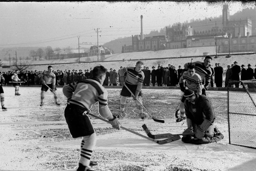 Hrál také hokej. Zde jako brankář HC Dietikon, kde působil v letech 1953 až 54.