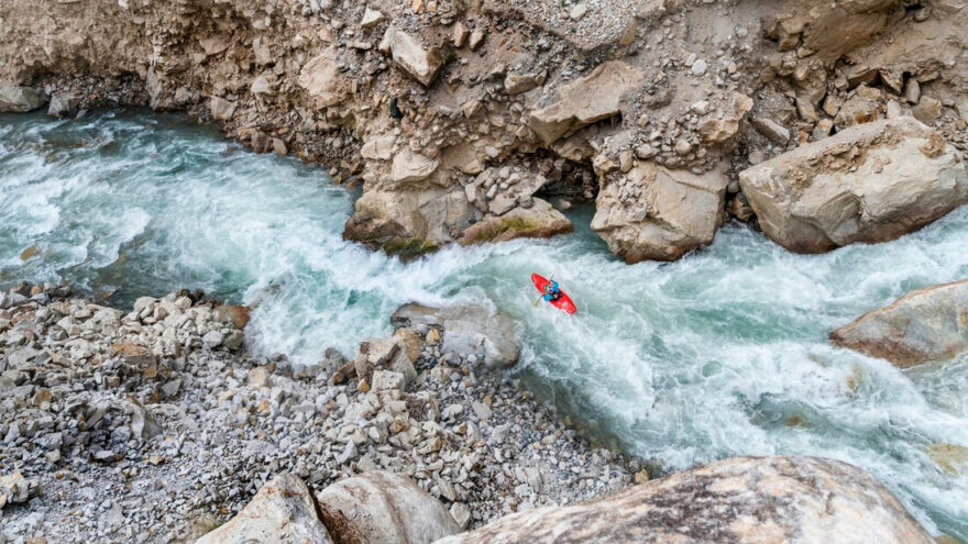 Řeku Tsarap Chu v indickém Ladakhu jela Nouria sólo / F: Ali Bharmal / Red Bull Content Pool