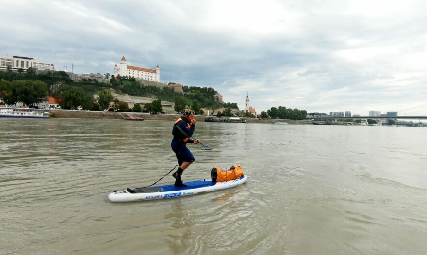 Na jedné noze s prstem v nose z Dačic do Bratislavy. 224 kilometrů.