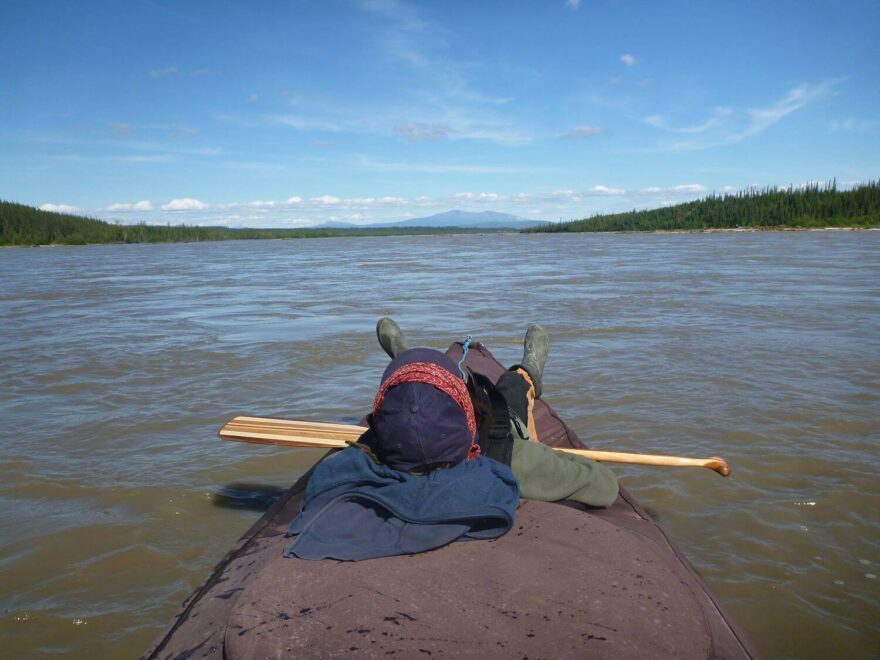 Odpočinek uprostřed širokánské řeky Mackenzie.