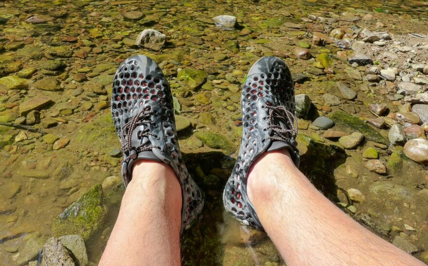 VIVOBAREFOOT ULTRA III při jednom z mnoha pobytů u vody / ve vodě.