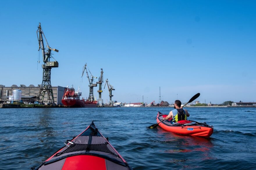 Industriální část vodácké výpravy po Gdaňsku.