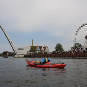 Ruské kolo na ostrově Ołowianka a zvedací most.