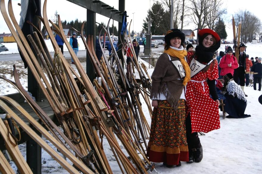 S dcerou na ski závodu Postaru ve Vysokém nad Jizerou. / F: Standa Hajský