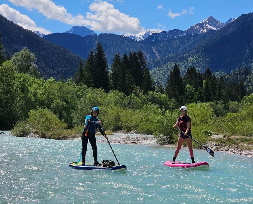 Isar nad Mittenwaldem protéká v překrásné krajině.