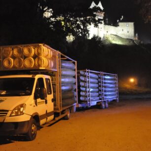 Plně naložené Iveco aneb noční romantika na Ohři v Lokti.