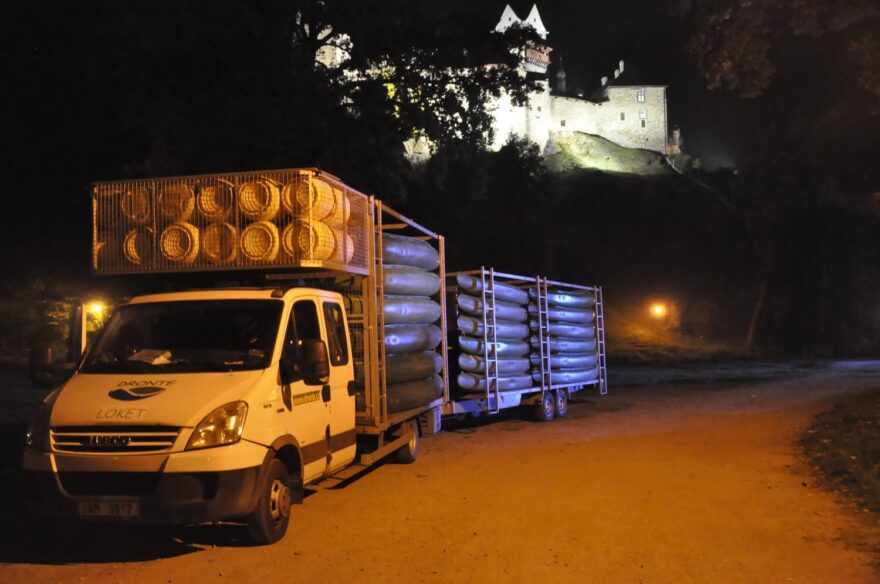 Plně naložené Iveco aneb noční romantika na Ohři v Lokti.