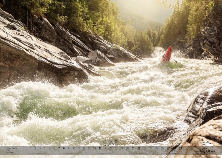 Ukázka z kalendáře Best of Whitewater 2025 (červen).