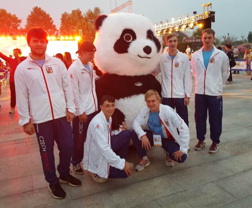 Česká reprezentace na zahajovacím ceremoniálu.