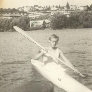 Ondra začínal s pádlováním jako rychlostní kajakář. Foto pochází z roku 1982.