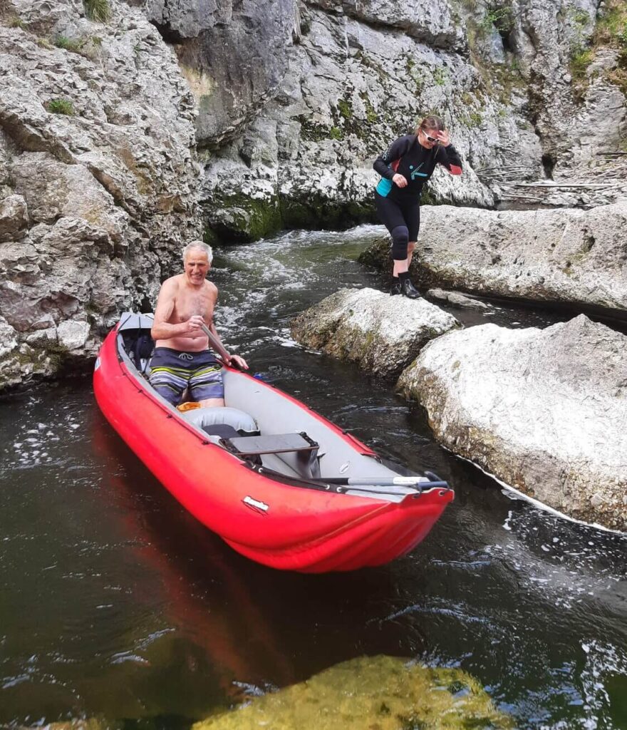 Uzoučký průjezd na řece Rzav.