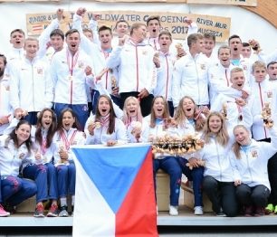 Mladí čeští sjezdaři předjeli na MS zbytek světa „o parník“