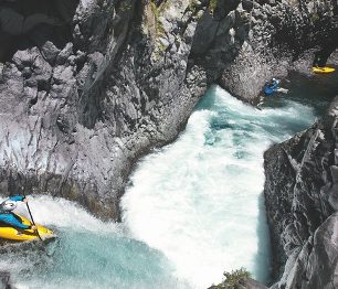 Pádlování na dně lávového kaňonu aneb jak se jezdí legendární Rio Claro