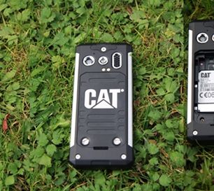 Outdoorový odolný telefon Cat B100