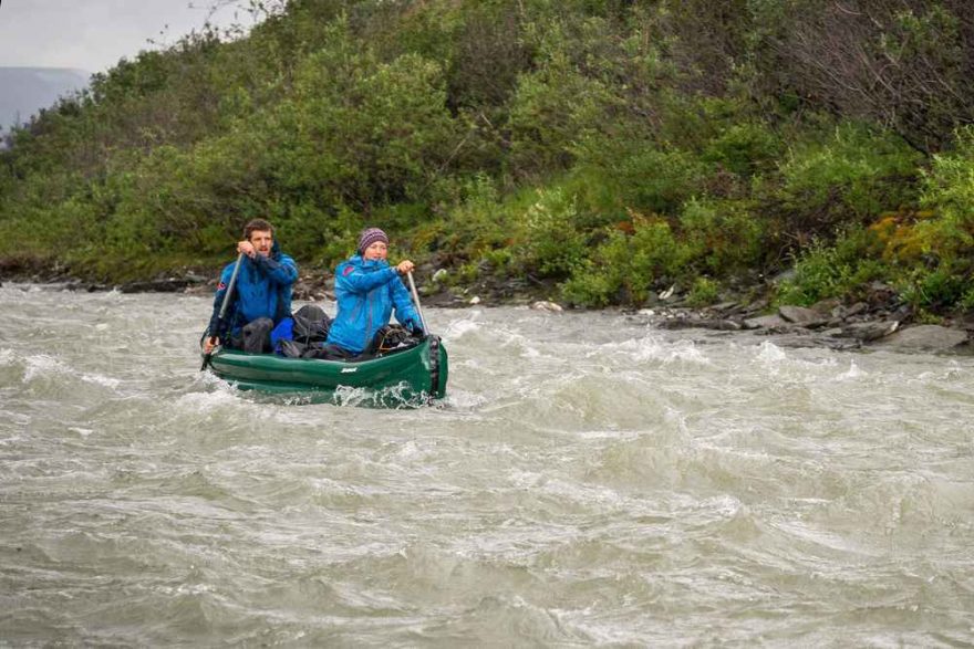 Noční vydatné deště zvedají hladinu řeky, a my si můžeme užít rychlou jízdu peřejemi! / F: Fjolls Expedition