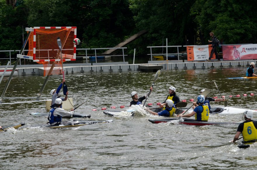 Úspěšný rok 2016 pro kanoepolo v Čechách - první ročník Českého poháru a exhibice na Hameráku