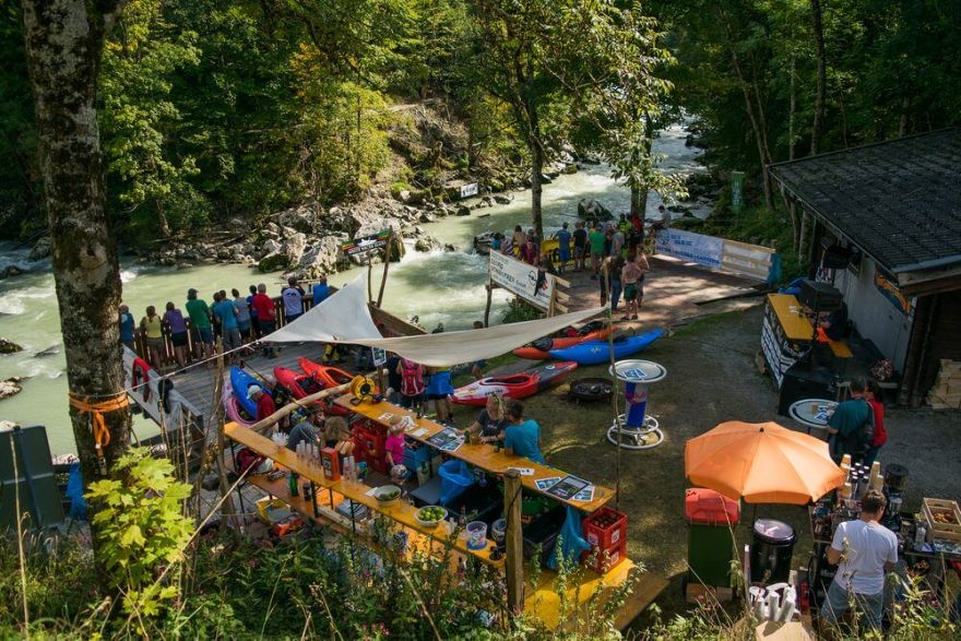 U závodní tratě byl i bar s občerstvením / F: Staudingerphotography