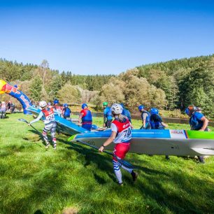 Paddleboardistky Kristýna Babiánková a Iva Dundová na přeběhu