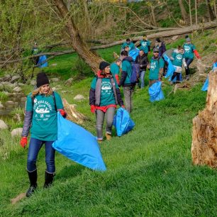 Akce Čistá řeka Sázava se každoročně zúčastní množství dobrovolníků