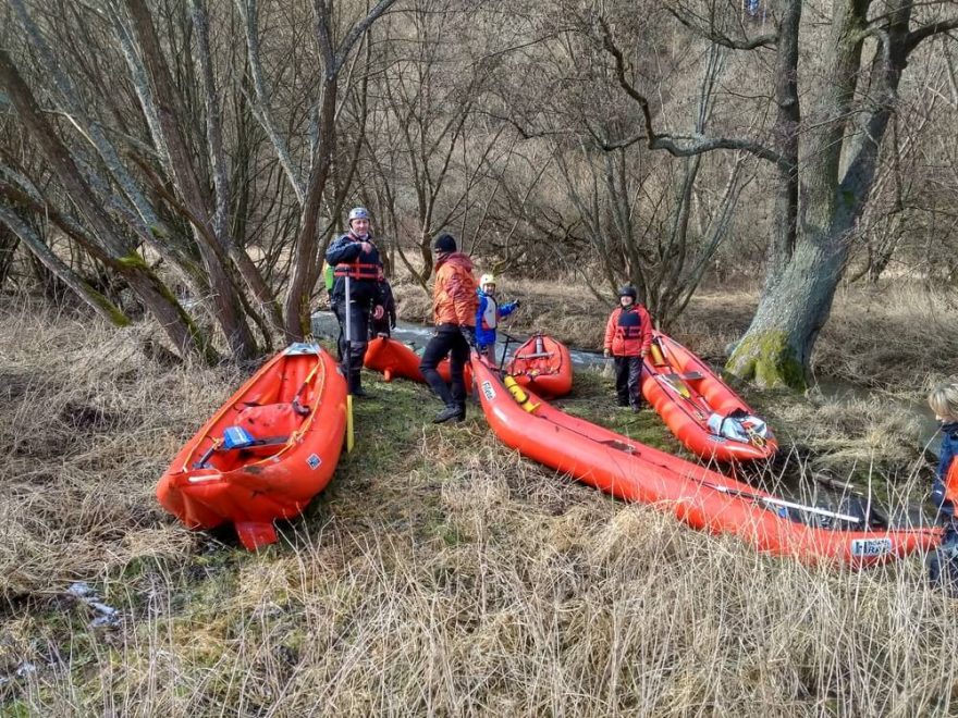 A další přenášení je tu / F: archiv Hrab Boats