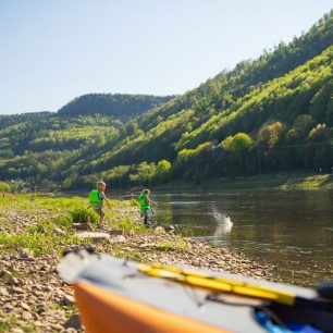 Podél Labe je mnoho míst, kde lze zastavit a dát si pauzu od pádlování / F: archiv www.active-point.cz