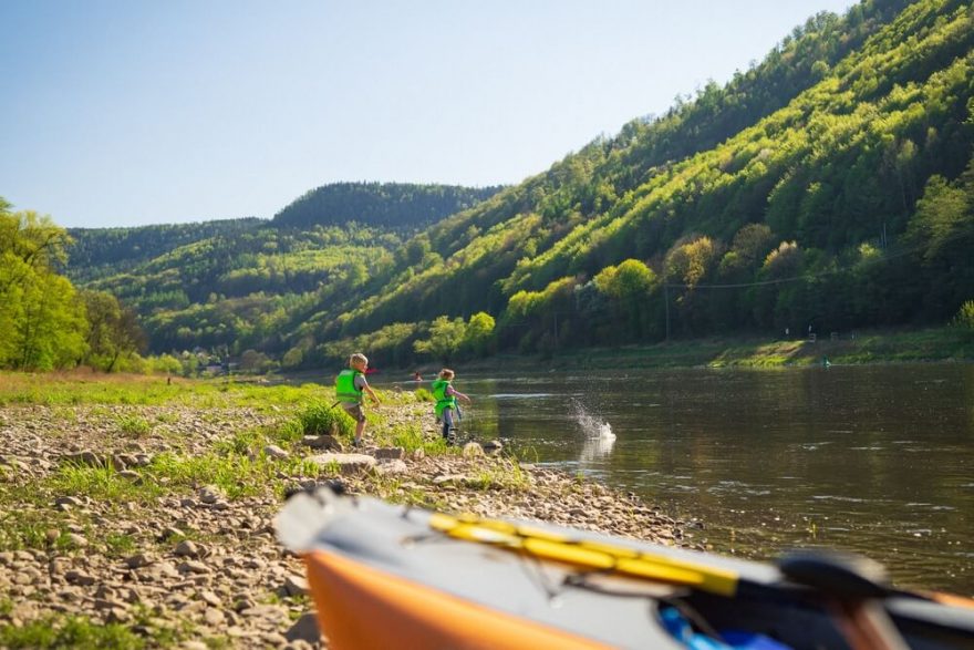 Podél Labe je mnoho míst, kde lze zastavit a dát si pauzu od pádlování / F: archiv www.active-point.cz