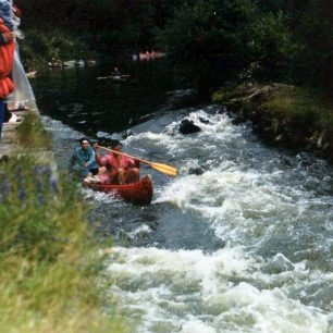 Průjezd šlajsnou 1993 / F: Sázava Tour