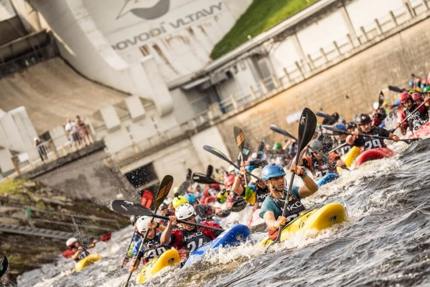 Start dlouhého závodu Dam2Dam / F: archiv Devils Extreme Race