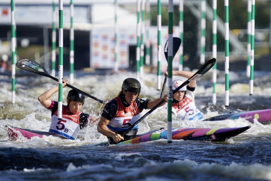 Česká hlídka K1Ž -  Kateřina Kudějová, Veronika Vojtová, Antonie Galušková / F: Jan Homolka, kanoe.cz