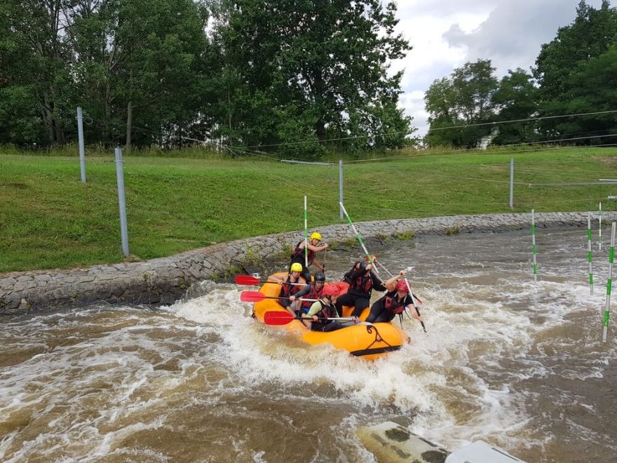 Technika a taktika jízdy na ww na raftu / F: Vodácké centrum Znojmo