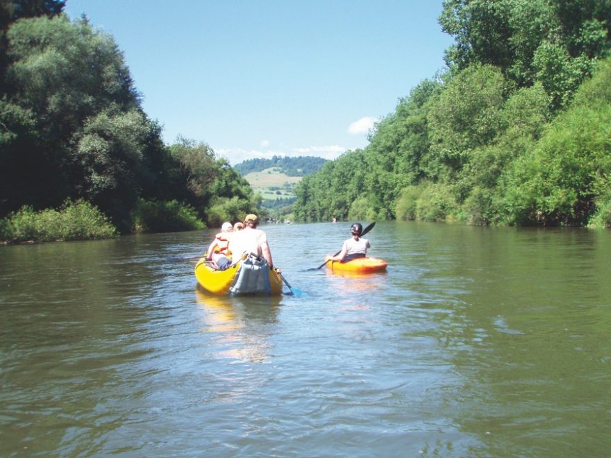 Orava krátce po startu, pohled na kopec Ostražica